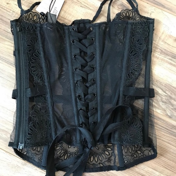 Victoria’s Secret corset - Picture 3 of 4
